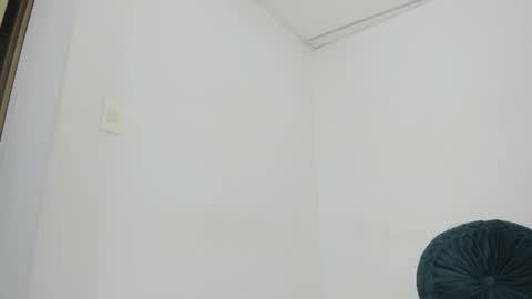 Snapshot of sweet_litle chatting on 06.13.26 sweet_litle online show from 06.13.26