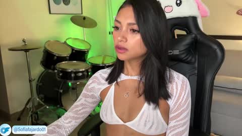 Snapshot of sweet_littleee chatting on 12.13.24 free private online show from 12.13.24