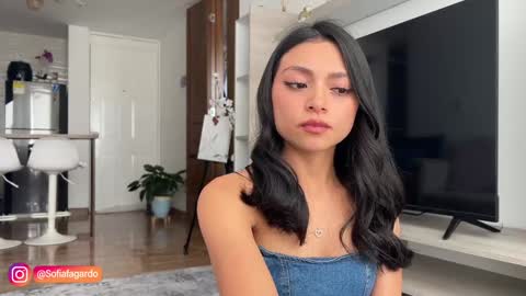 Snapshot of sweet_littleee chatting on 10.01.25 free private online show from 10.01.25