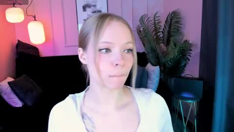 Snapshot of sweet_lucile chatting on 04.24.26 Lucy online show from 04.24.26