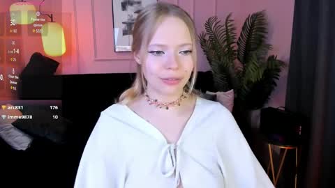 Snapshot of sweet_lucile chatting on 04.25.26 Lucy online show from 04.25.26