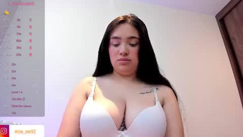 Snapshot of sweet_miiaa chatting on 07.28.26 Mia Johns online show from 07.28.26