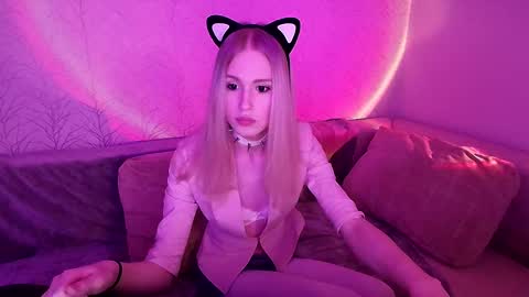 Snapshot of sweet_mol1y chatting on 10.07.25 sweet_mol1y online show from 10.07.25