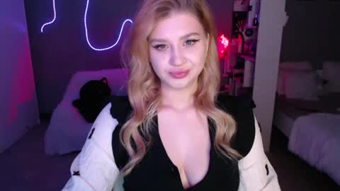 Snapshot of sweet_nicole_333 chatting on 05.17.26 sweet_nicole_333 online show from 05.17.26