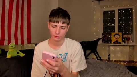 Snapshot of sweet_peach__ chatting on 12.23.24 kira online show from 12.23.24