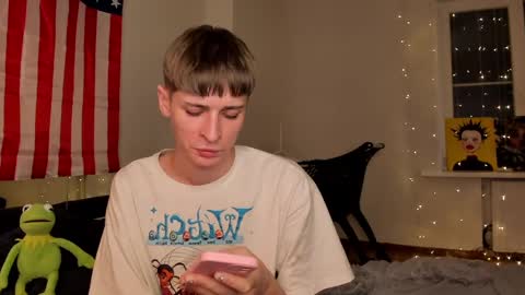 Snapshot of sweet_peach__ chatting on 12.24.24 kira online show from 12.24.24