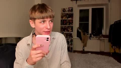 Snapshot of sweet_peach__ chatting on 01.26.25 kira online show from 01.26.25