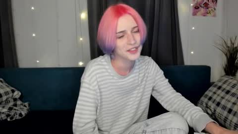 Snapshot of sweet_peach__ chatting on 09.16.25 kira online show from 09.16.25