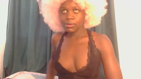 Snapshot of sweet_peachiee chatting on 03.27.26 sweet peachy online show from 03.27.26