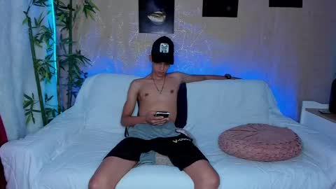 Snapshot of sweet_sin21 chatting on 02.18.25 Start 18 year Noa 19 year online show from 02.18.25