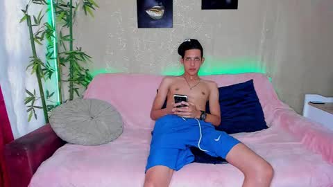 Snapshot of sweet_sin21 chatting on 02.22.25 Start 18 year Noa 19 year online show from 02.22.25