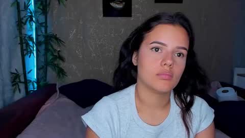 Snapshot of sweet_sin21 chatting on 03.07.25 Start 18 year Noa 19 year online show from 03.07.25