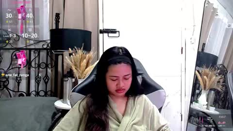 Snapshot of sweet_sirenxx chatting on 10.28.25 Leah online show from 10.28.25