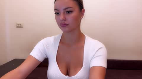 sweet_strawberr online show from 09.17.25