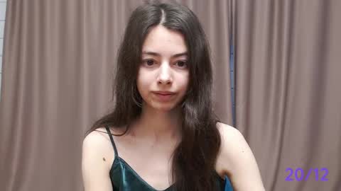 Snapshot of sweet_sweet_angel chatting on 12.20.24 Angel online show from 12.20.24