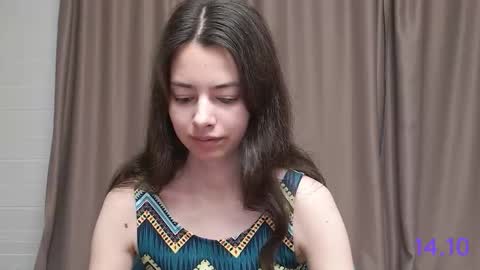 Snapshot of sweet_sweet_angel chatting on 10.14.25 Angel online show from 10.14.25