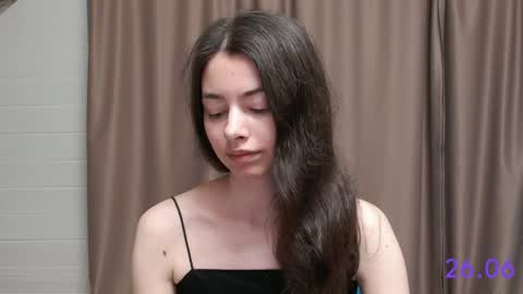Snapshot of sweet_sweet_angel chatting on 06.26.26 Angel online show from 06.26.26