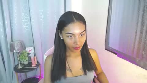 Snapshot of sweet_trishaxx chatting on 09.24.25 Trisha online show from 09.24.25