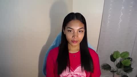 Snapshot of sweet_trishaxx chatting on 12.17.25 Trisha online show from 12.17.25