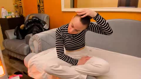 Snapshot of sweetale3 chatting on 11.17.25 Ale online show from 11.17.25