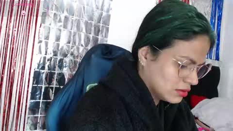 Snapshot of sweetalmaa chatting on 11.02.25 Alma online show from 11.02.25