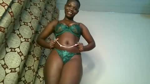 Snapshot of sweetassbabe20 chatting on 06.17.26 Sweetass online show from 06.17.26