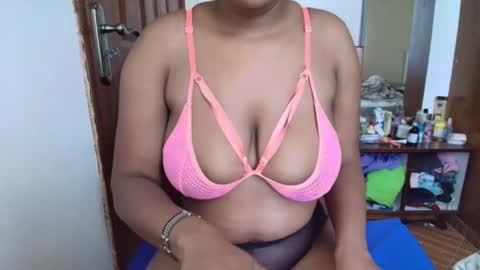 Snapshot of sweetateka chatting on 02.14.25 Sweetateka online show from 02.14.25