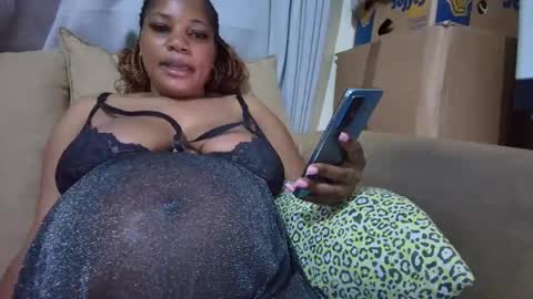 Snapshot of sweetateka chatting on 12.01.25 Sweetateka online show from 12.01.25