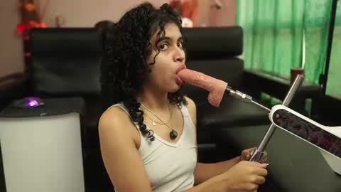 Salom independent model online show from 11.28.25