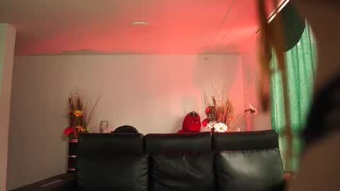 Salom independent model online show from 12.03.25