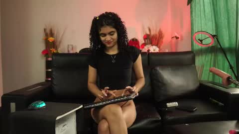 Salom independent model online show from 12.04.25