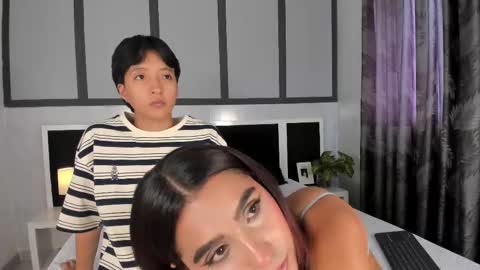 Eva Short hair girl  - Victoria Long red hair online show from 10.13.25