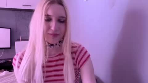 Snapshot of sweetcrystalll chatting on 06.21.26 sweetcrystalll online show from 06.21.26