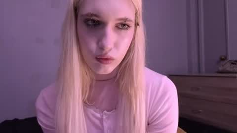 Snapshot of sweetcrystalll chatting on 06.27.26 sweetcrystalll online show from 06.27.26