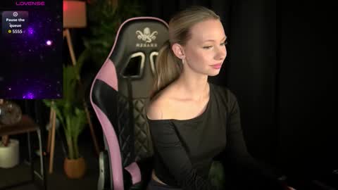 Snapshot of sweetdaisy_me chatting on 03.20.26 Lina online show from 03.20.26