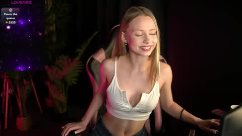 Snapshot of sweetdaisy_me chatting on 04.09.26 Lina online show from 04.09.26