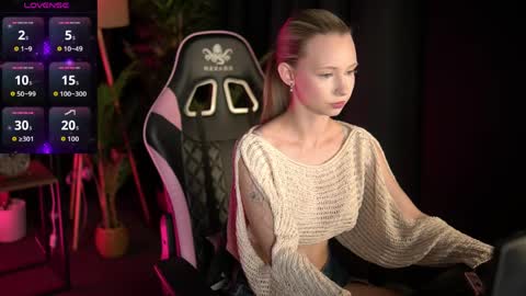 Snapshot of sweetdaisy_me chatting on 04.10.26 Lina online show from 04.10.26