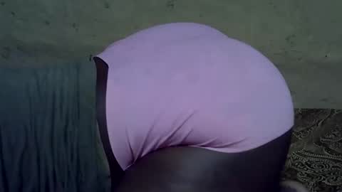 Snapshot of sweetdivah2 chatting on 06.04.26 divinah online show from 06.04.26
