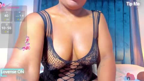 Snapshot of sweetebony_69 chatting on 05.12.26 Mia online show from 05.12.26