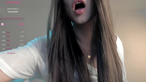 Snapshot of sweetest_bella chatting on 12.27.24 Bella online show from 12.27.24