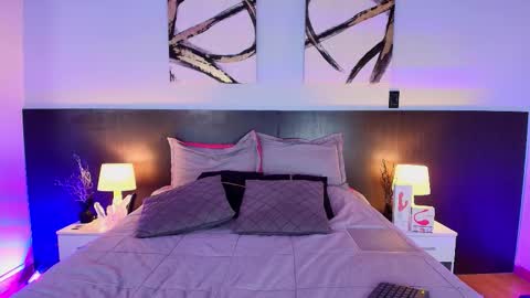 Snapshot of sweeteuphoria_ chatting on 10.07.25 Ephoria online show from 10.07.25