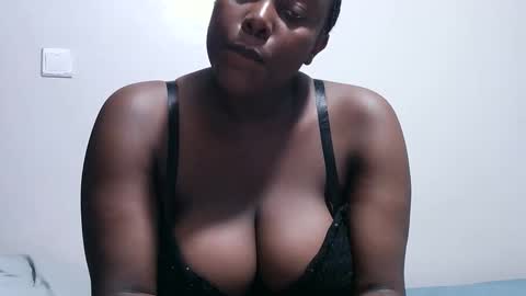 Snapshot of sweetgal11 chatting on 05.18.26 sweetgal11 online show from 05.18.26