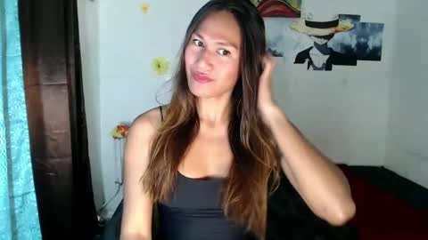 Snapshot of sweetiekimz chatting on 03.10.25 Rosemarie online show from 03.10.25