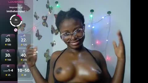 Snapshot of sweetjuicyclit chatting on 05.30.26 zuri online show from 05.30.26
