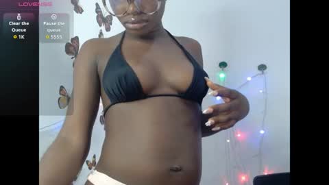 Snapshot of sweetjuicyclit chatting on 05.31.26 zuri online show from 05.31.26