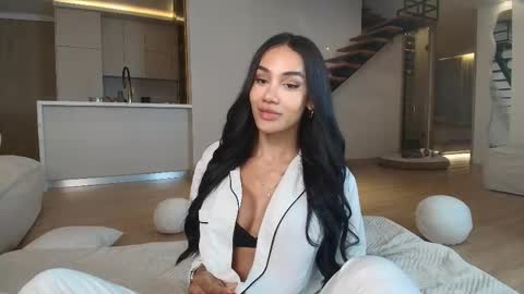 Snapshot of sweetlaurasaenz chatting on 05.11.26 Laura Saenz Geminis online show from 05.11.26