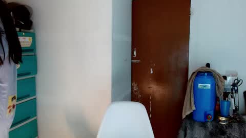 Snapshot of sweetlilly_18 chatting on 01.12.25 Lilly online show from 01.12.25