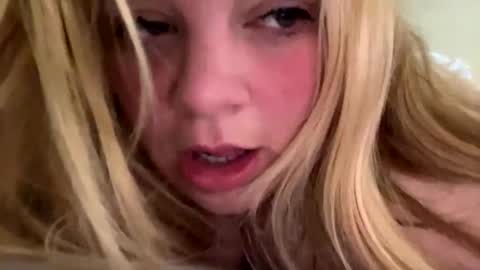 Snapshot of sweetlisa92 chatting on 02.21.25 Lisa online show from 02.21.25