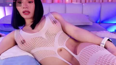 Snapshot of sweetmoon13 chatting on 10.05.25 LUNA online show from 10.05.25