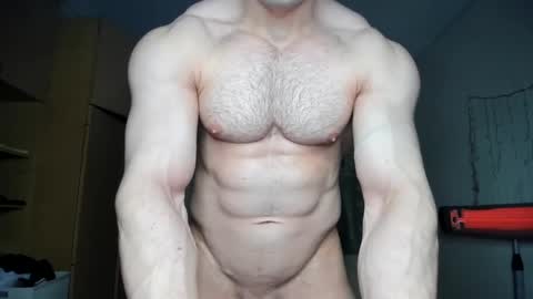 Snapshot of sweetmuscles_boy chatting on 02.07.25 Lorenzo online show from 02.07.25